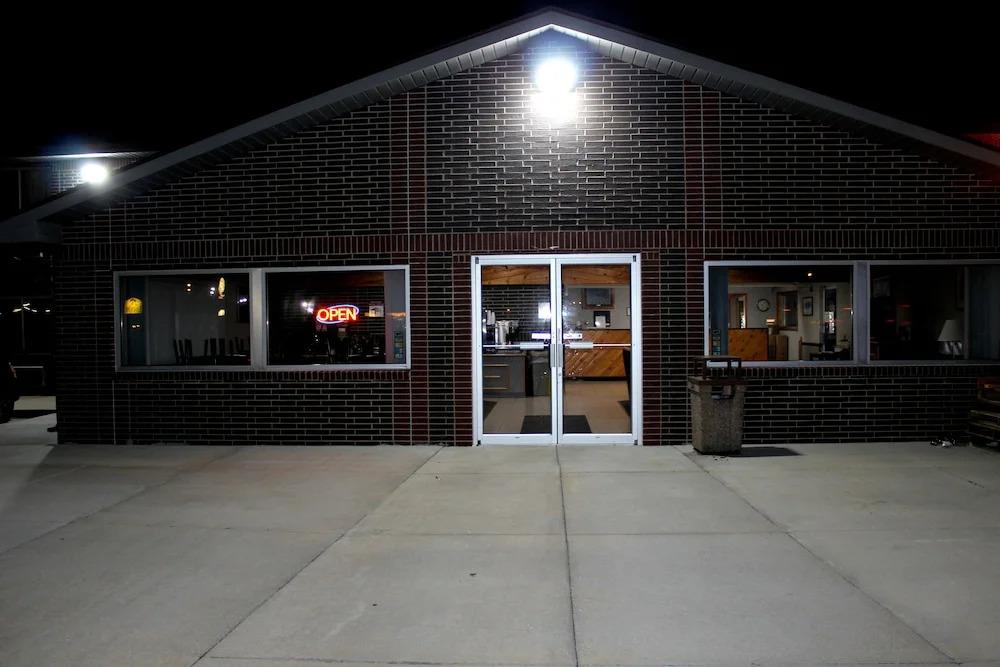 Super 8 by Wyndham Missouri Valley