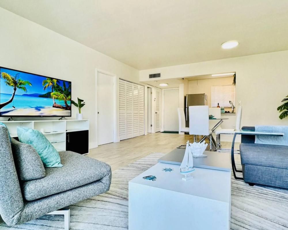 Waterfront 1BR Parking Walk to the Beach