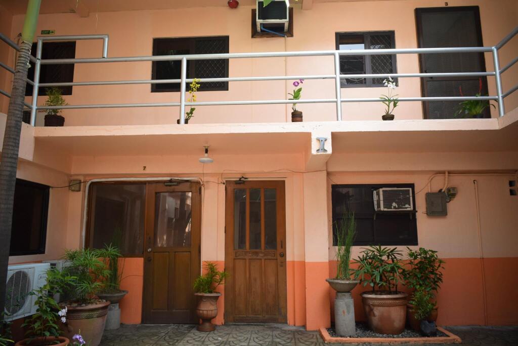 1st Street Park Apartelle