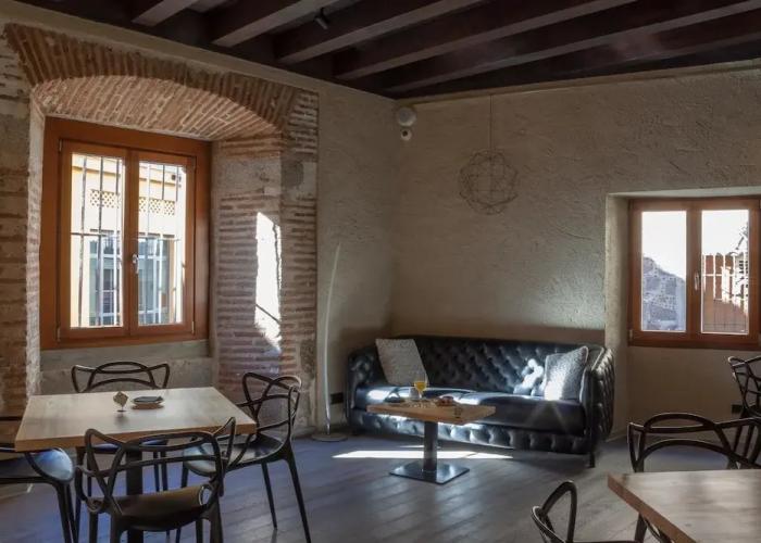 El Encanto Hotel & Cafetería