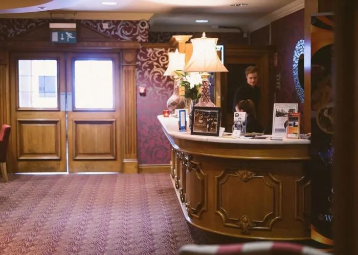 Farnham Arms Hotel
