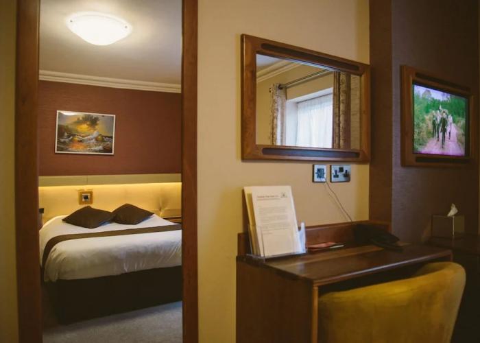 Farnham Arms Hotel