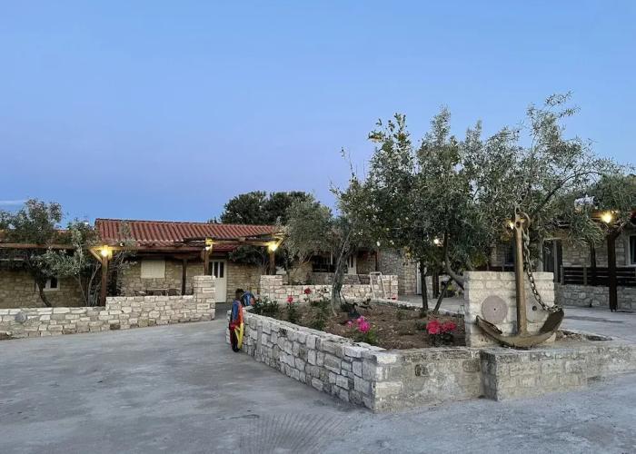 Acrocorinth Apartments