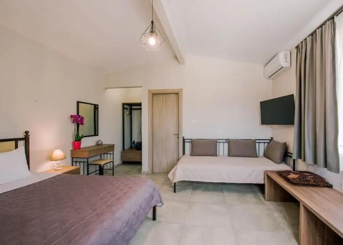 Acrocorinth Apartments