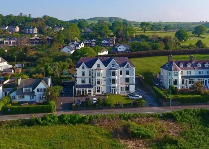 Plas Isa Hotel