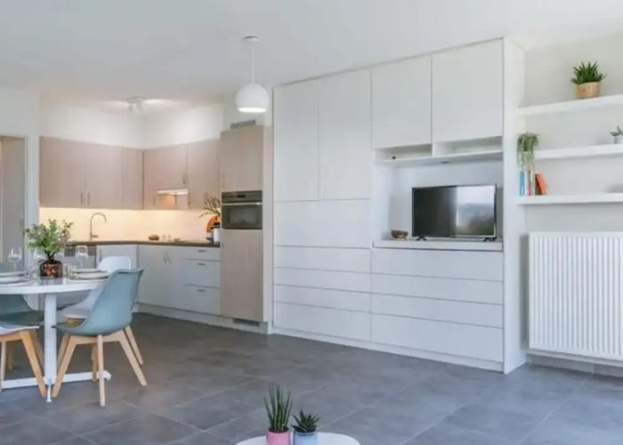 Bright Apartment With Large and Sunny Garden