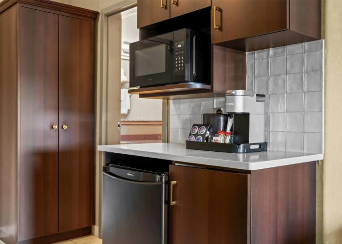 Ramada by Wyndham Drumheller Hotel & Suites