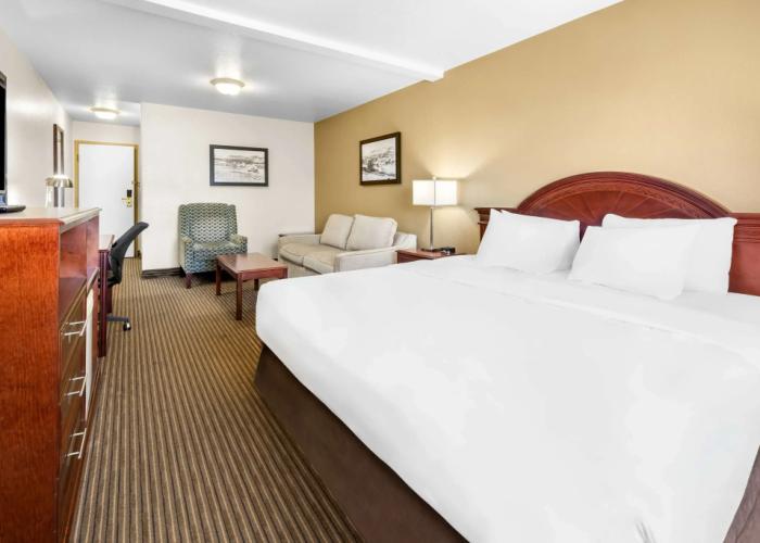 SureStay Plus Hotel by Best Western Drumheller