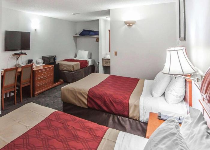 Econo Lodge Inn & Suites