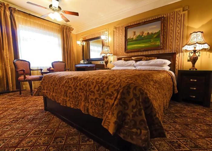 Riverside Inn