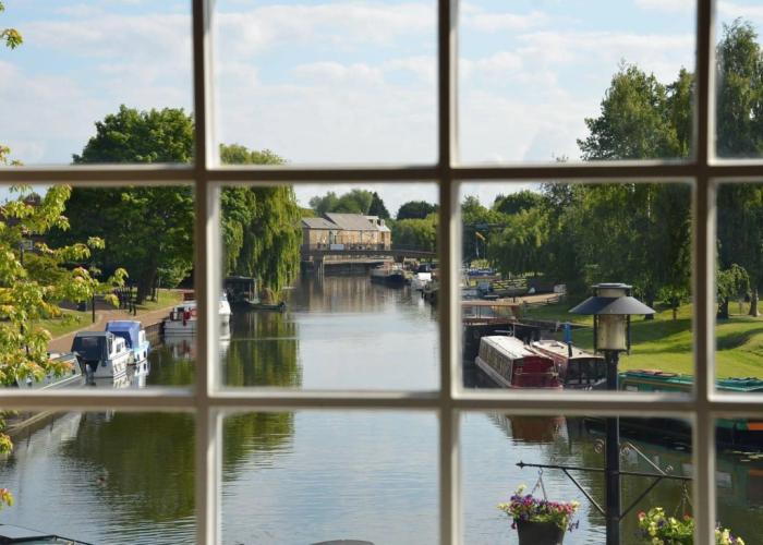 Riverside Inn