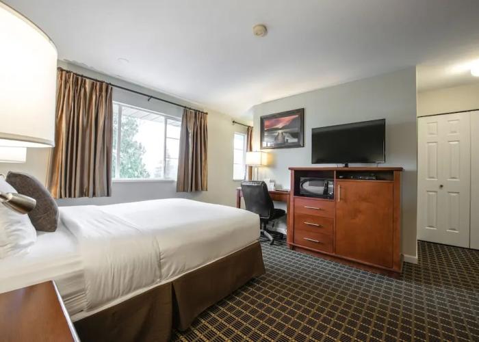 Gibsons Garden Hotel