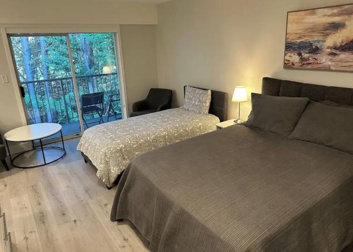 Gibsons Landing Inn