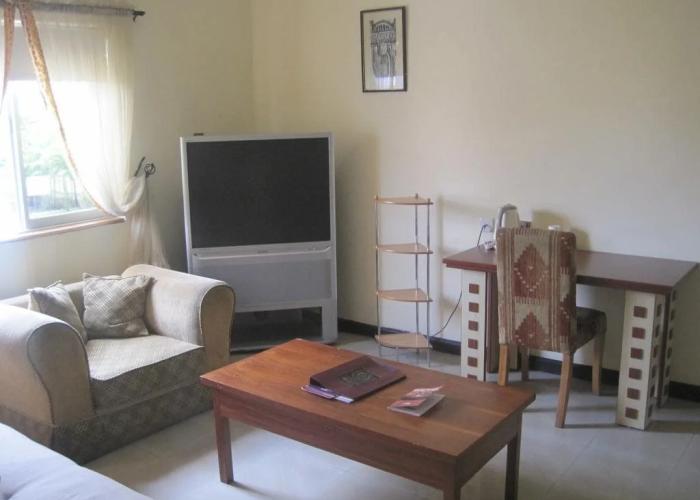 Axari Hotel & Suites