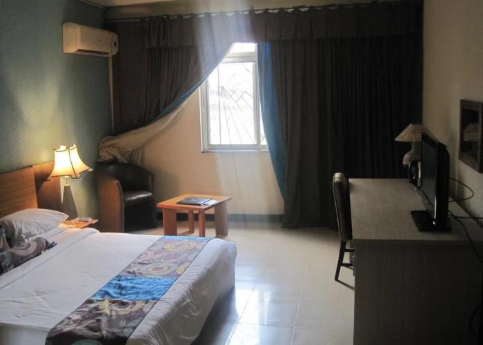 Axari Hotel & Suites