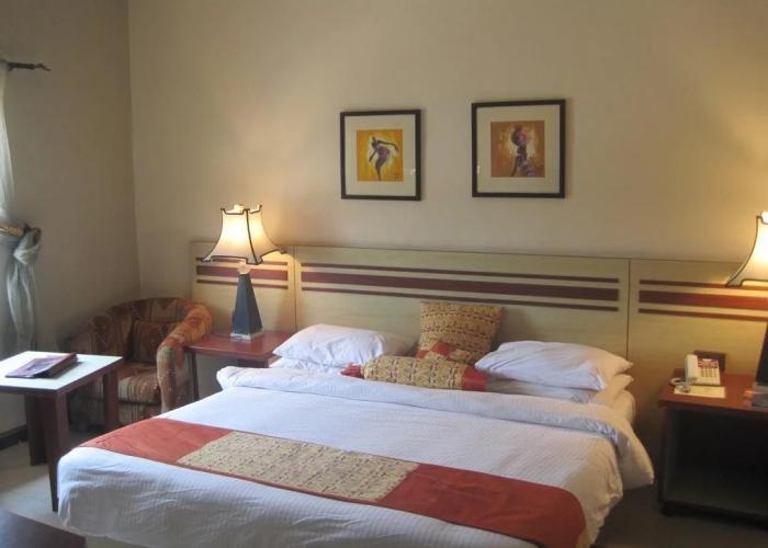 Axari Hotel & Suites