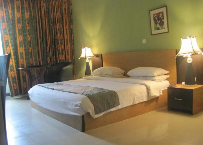 Axari Hotel & Suites