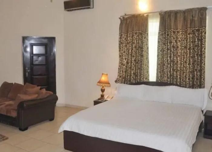 Mangel Hotel and Suites