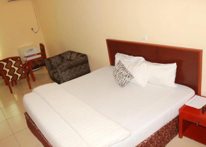 Carlcon Hotel