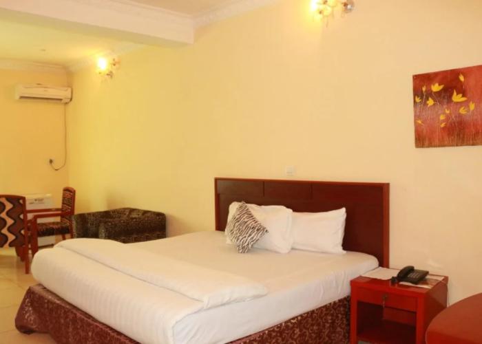 Carlcon Hotel