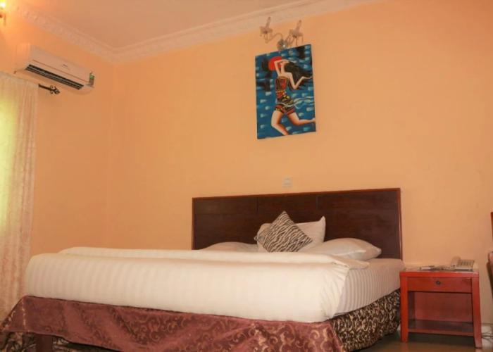 Carlcon Hotel