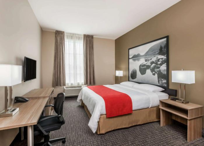 Super 8 by Wyndham Mont Laurier