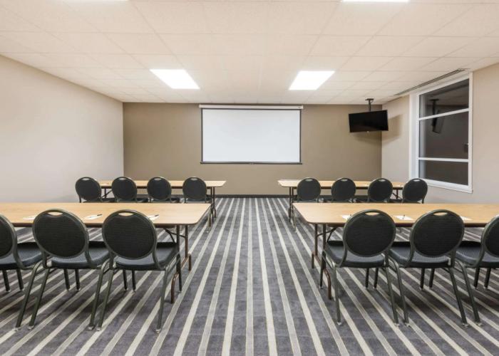 Super 8 by Wyndham Mont Laurier