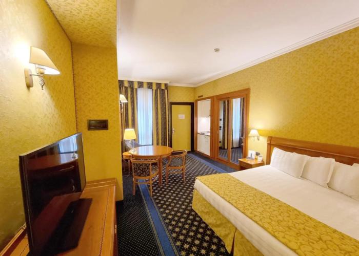 Hotel Ovest