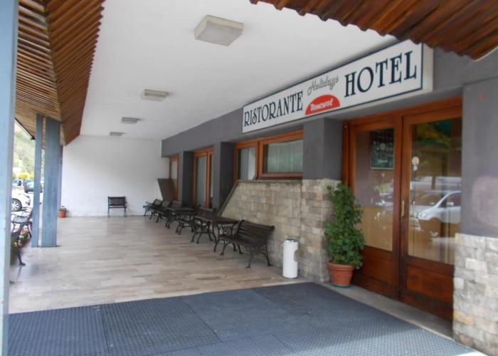 Hotel Holidays