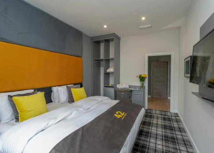42 Apart-hotel