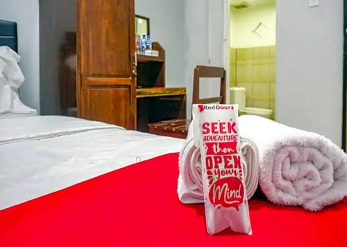 RedDoorz near Penimbangan Beach Singaraja