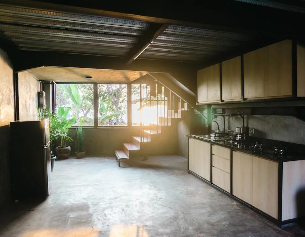 фото EJ House