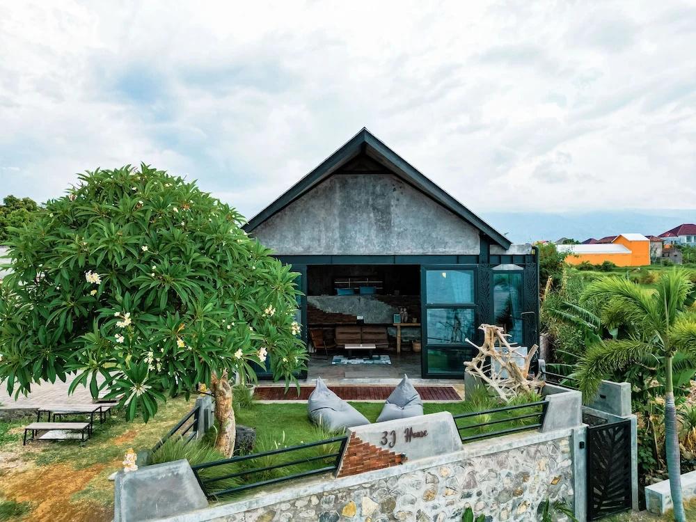 фото EJ House