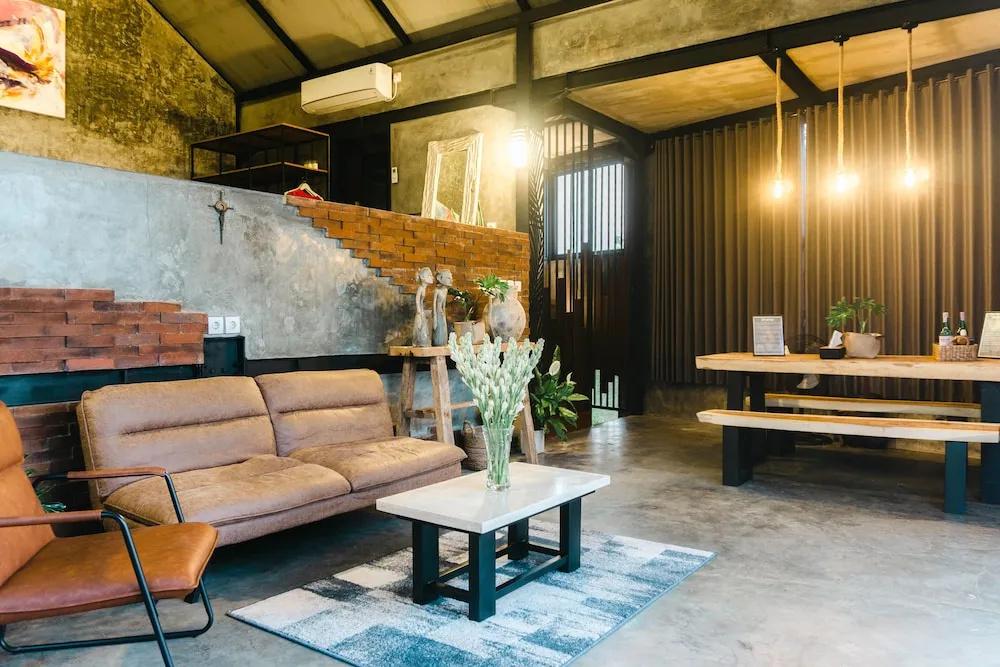 фото EJ House