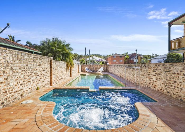 Bayswater Tweed Motel