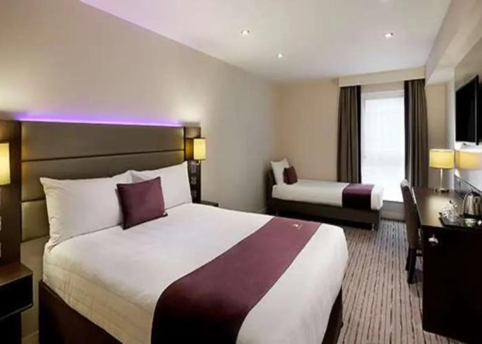 Premier Inn Wirral (Heswall)