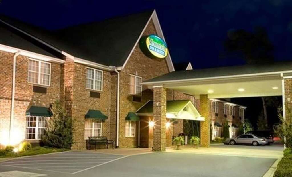 Mountain Inn & Suites