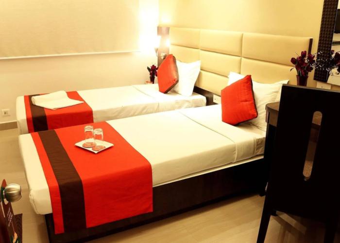 Hotel Crest Inn