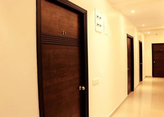 Hotel Crest Inn