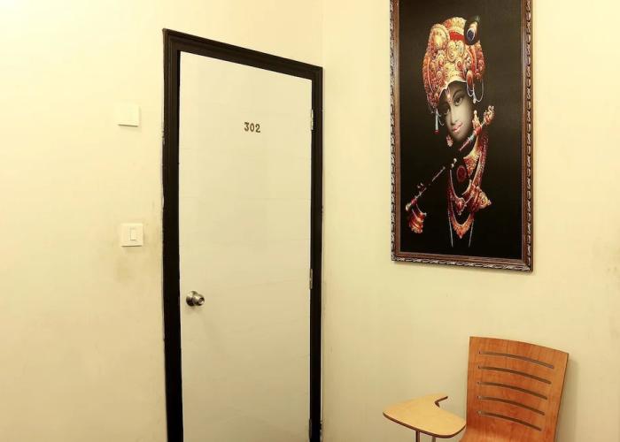 OYO 1483 Hotel Hiland Inn