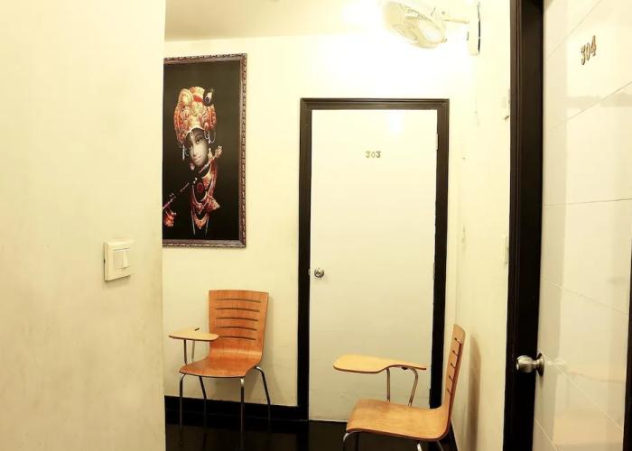 OYO 1483 Hotel Hiland Inn