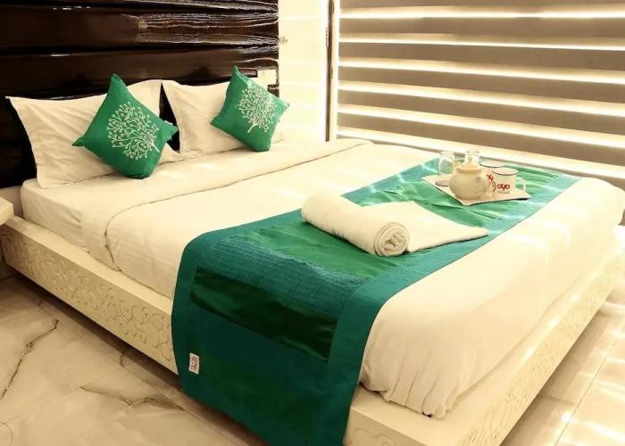 OYO 1483 Hotel Hiland Inn