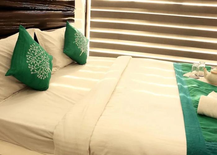 OYO 1483 Hotel Hiland Inn