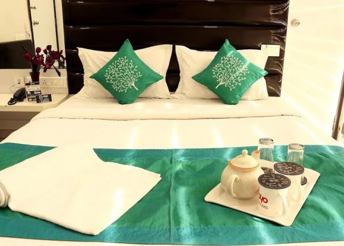 OYO 1483 Hotel Hiland Inn