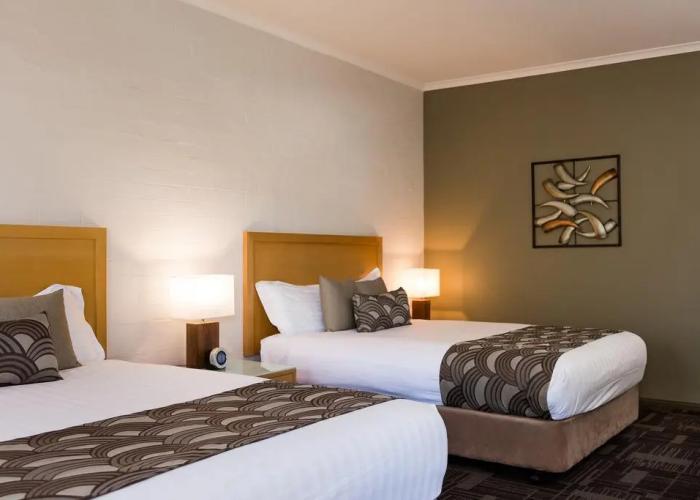 Blazing Stump Motel & Suites