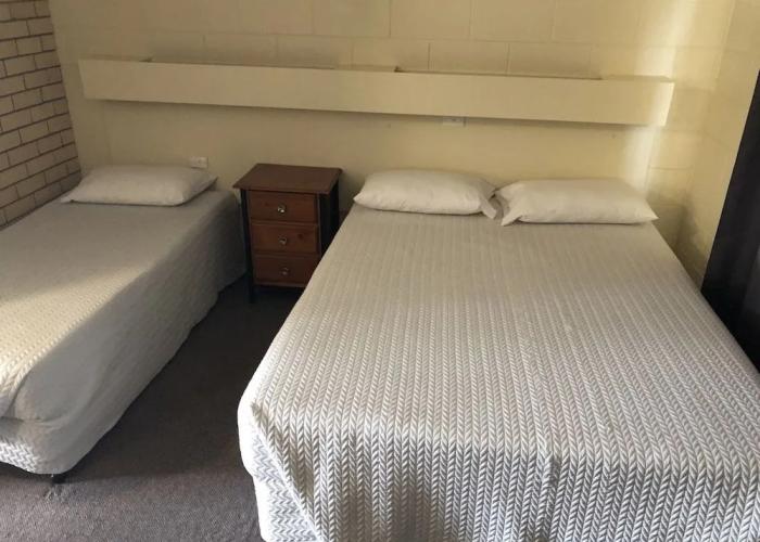Bororen Hotel Motel