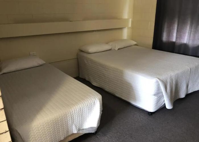 Bororen Hotel Motel