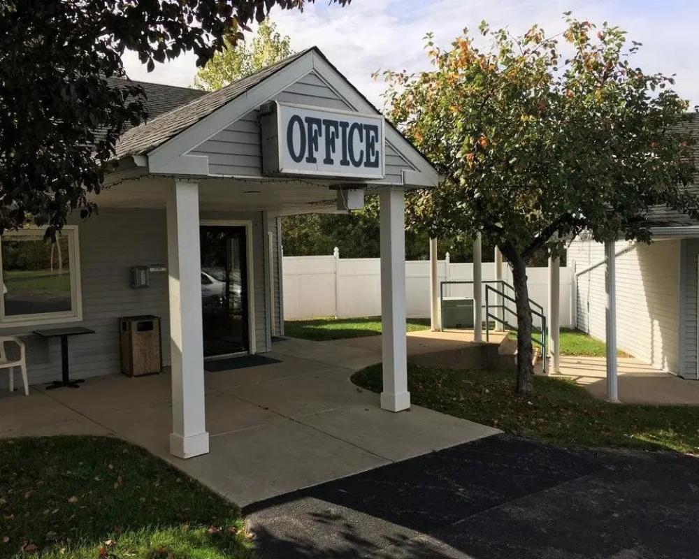 Dollinger's Motor Inn