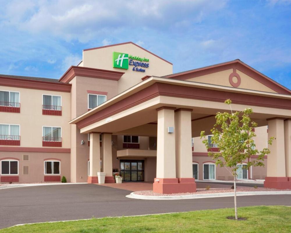 Holiday Inn Express & Suites Antigo by IHG