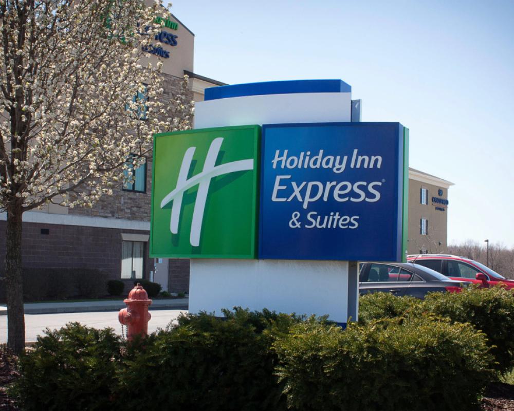 Holiday Inn Express & Suites Youngstown West - Austintown by IHG